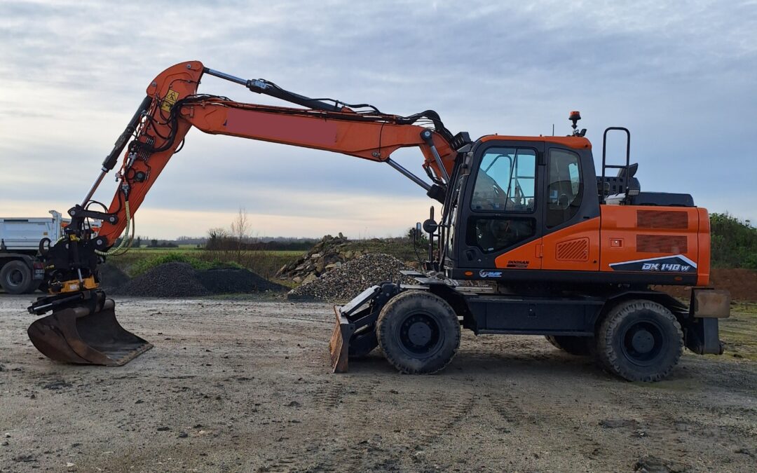 PELLETEUSE A PNEUS DOOSAN DX140 W-7